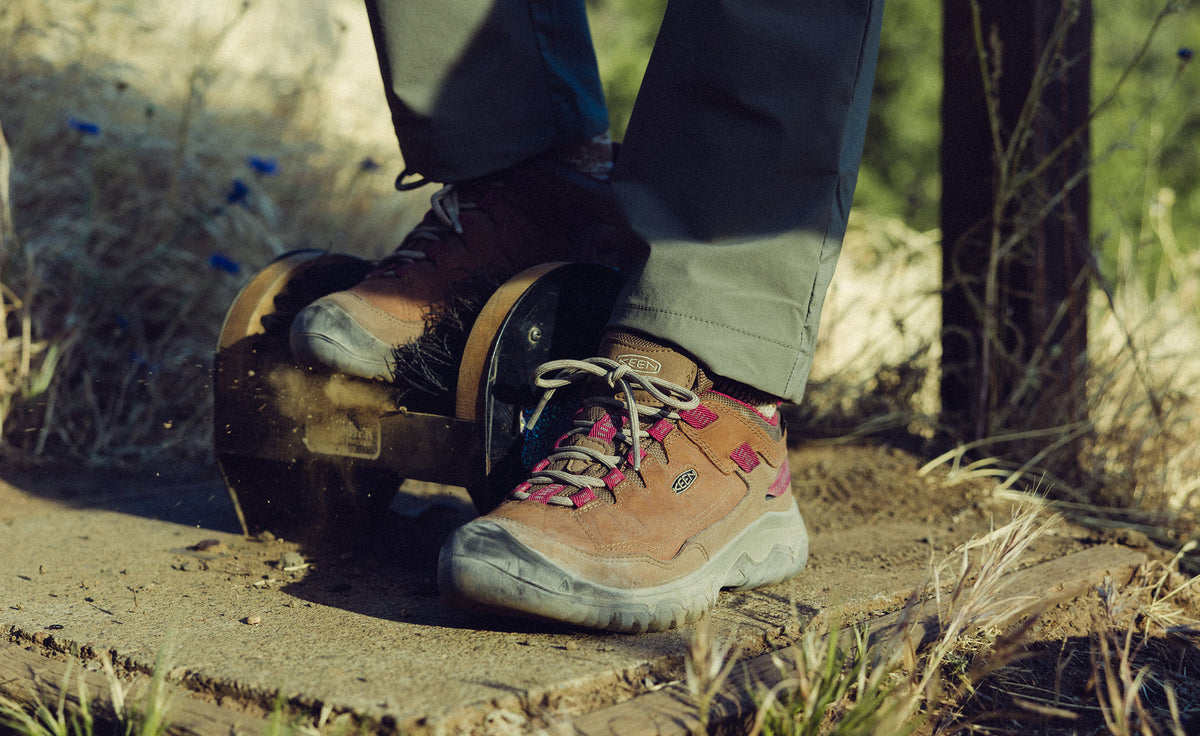 Keen Women's Targhee IV Waterproof Hiking Shoe | Bison/Beaujolais