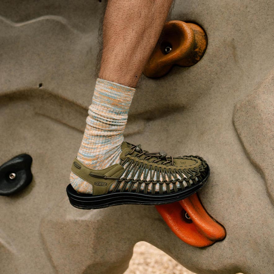 Keen Men's UNEEK Sneaker | Dark Olive/Black
