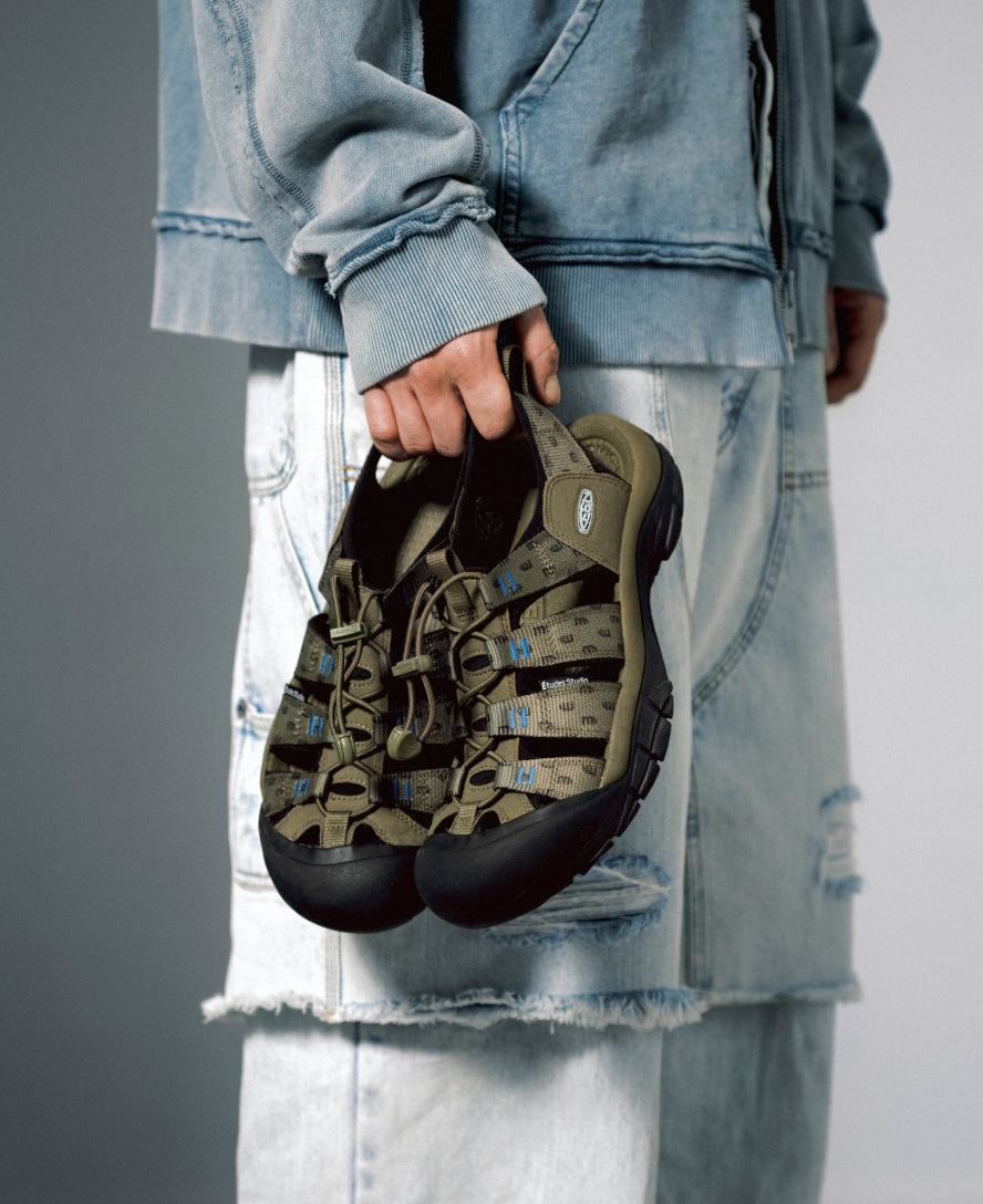 Keen Men's Newport Retro Sandal X Études Studio | Etudes Olive