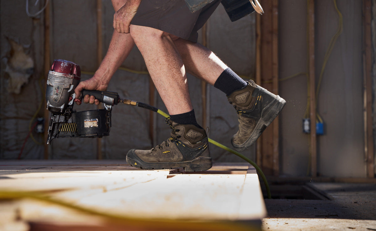 Keen Men's Dover 6" Waterproof (Carbon Toe) | Dark Earth/Black