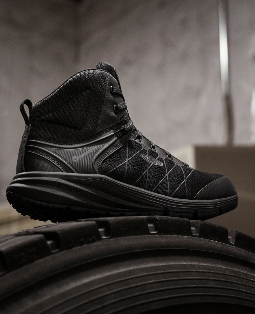 Keen Women's Vista Energy Mid INT MET (Carbon Toe) | Black/Raven
