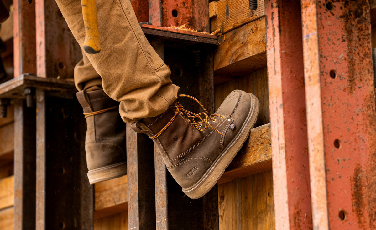 Keen Men's Liberty 8" Waterproof Boot (Carbon Toe) | Chestnut/Gum