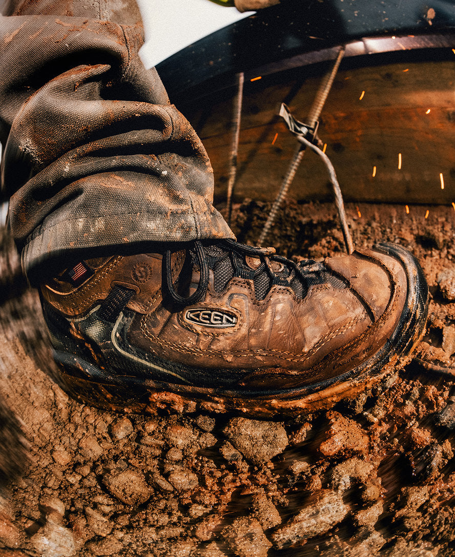 Keen Men's Targhee IV Waterproof Work Boot (Carbon Toe) | Dark Earth/Black
