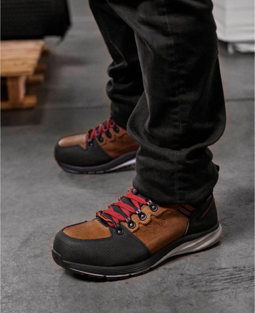 Keen Men's Red Hook Waterproof Boot (Carbon Toe) | Tobacco/Black