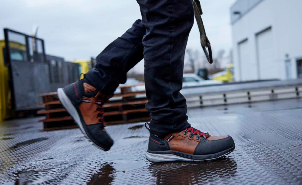 Keen Men's Red Hook Waterproof Boot (Carbon Toe) | Tobacco/Black