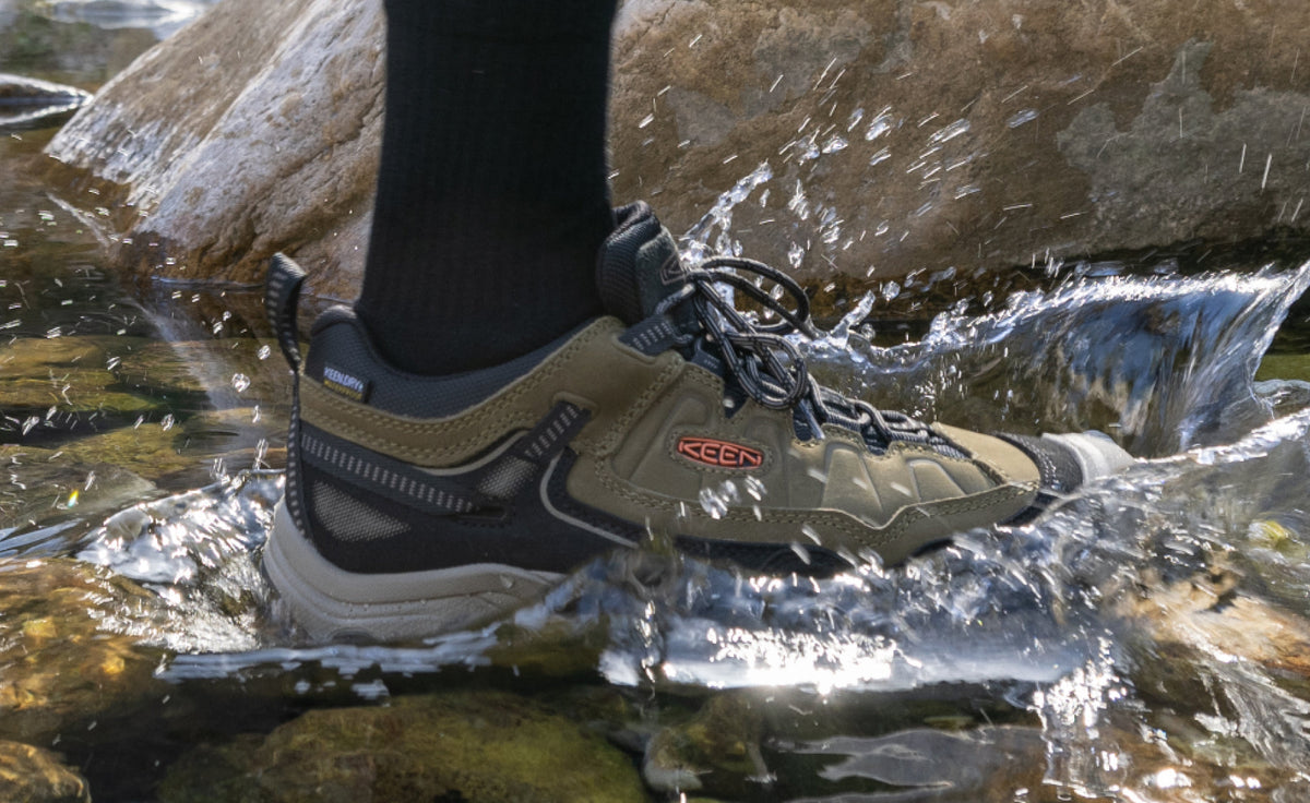 Keen Men's Targhee IV Wide Waterproof Hiking Shoe | Bison/Black